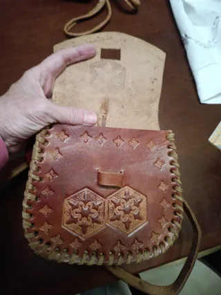 Bolso de piel rígido para niña