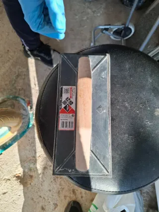 Lote herramientas albañil: paletas, llanas, maceta