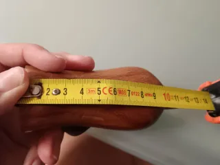 Figura de madera y metal en forma de gato