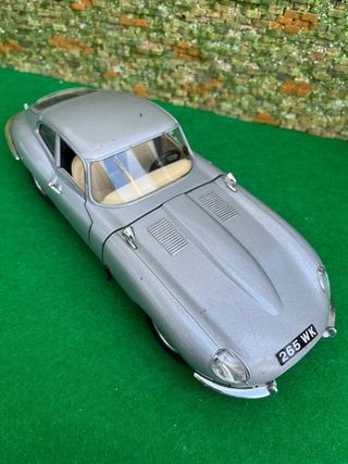 Jaguar E-Type (1961) - Bburago - escala 1:18