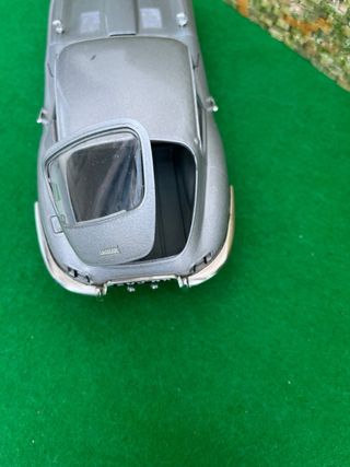 Jaguar E-Type (1961) - Bburago - escala 1:18