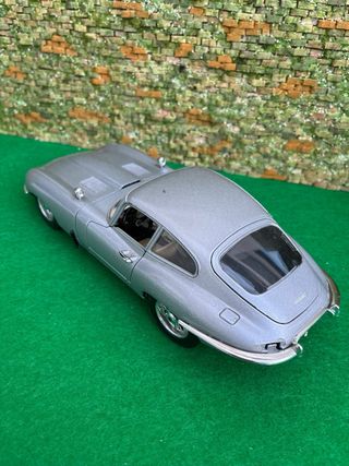 Jaguar E-Type (1961) - Bburago - escala 1:18