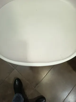 Sillas blancas de plástico