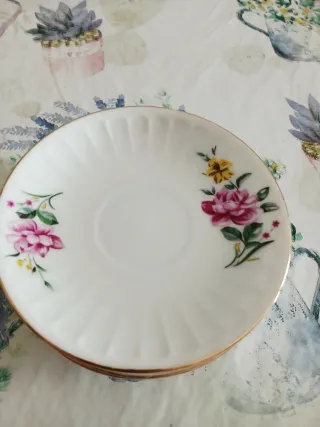 Piattini in ceramica con bordo oro