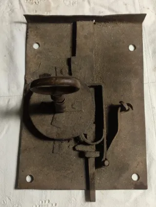 Cerradura antigua y llave