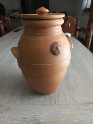 Orcio in terracotta artigianale con coperchio