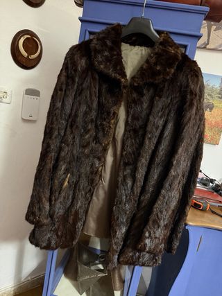 Abrigo de piel marrón