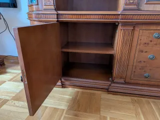 Mueble salón vitrina de madera maciza y cristal