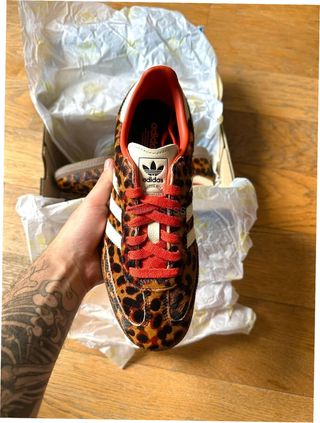 Adidas Samba OG Leopardo Rojo Talla 40