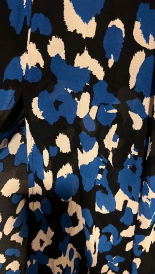 Falda midi estampada azul y multicolor