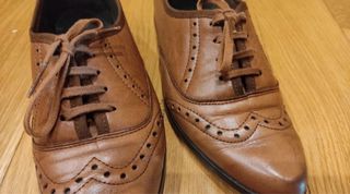 Zapatos tipo Oxford de cordones mujer marrones