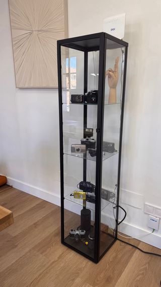 Vitrina Ikea BLALIDEN Negra