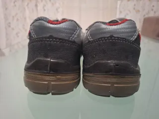 Zapatos de seguridad U-Power negros y rojos