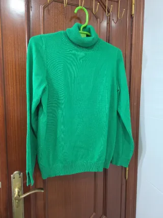 Jersey verde cuello alto