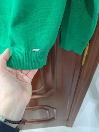 Jersey verde cuello alto