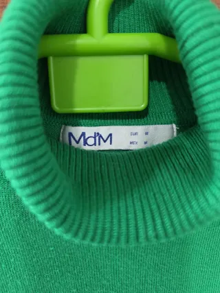 Jersey verde cuello alto