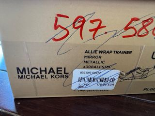 Zapatillas Michael Kors Beige y Doradas