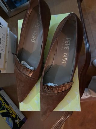 Zapatos de tacón marrones