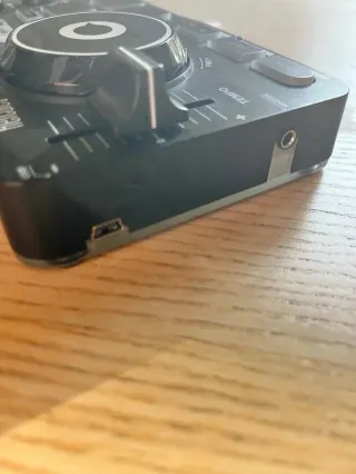 Controlador DJ Hercules DJControl Starlight Negro