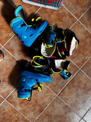 Patines en línea para niños con protecciones