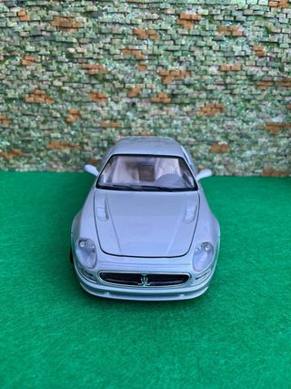Maserati 3200 GT (1998) – Bburago – Escala 1:18