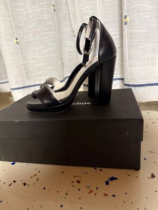 Tacones rojos hechos a mano