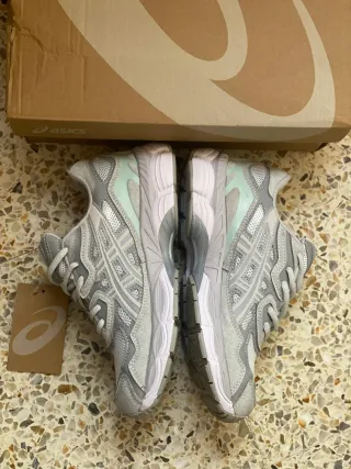 Zapatillas Asics Gel Gris y Blanco