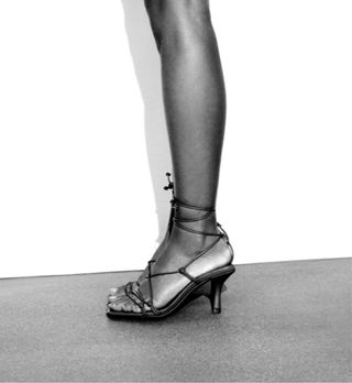 Sandalias tacón rojas Zara