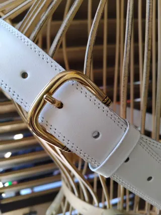 Cintura donna bianca con fiocco dorato