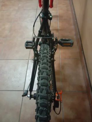 Bicicleta Montaña 24 Negra/Roja. Con amortiguación