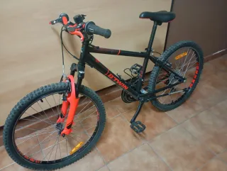 Bicicleta Montaña 24 Negra/Roja. Con amortiguación