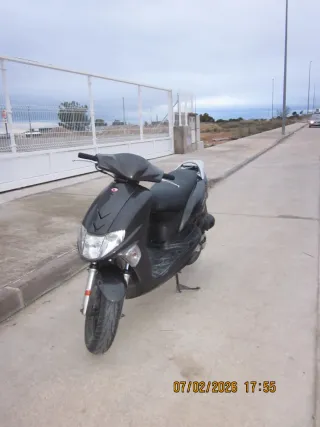 Moto Scooter Negra Automática