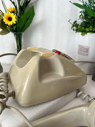 Teléfono antiguo años 70 beige