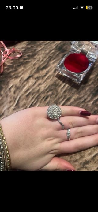 Anello con brillantini