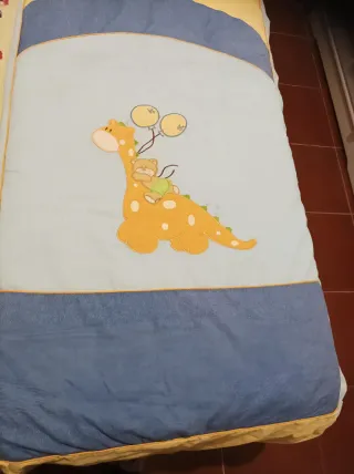 Colcha cuna dinosaurio y osito