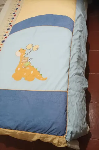 Colcha cuna dinosaurio y osito