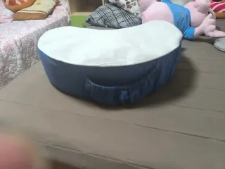 Almohada de lactancia azul y blanca