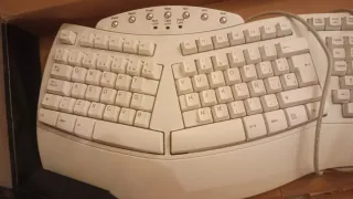Teclado Ergonómico Beige