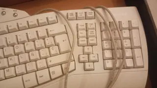Teclado Ergonómico Beige