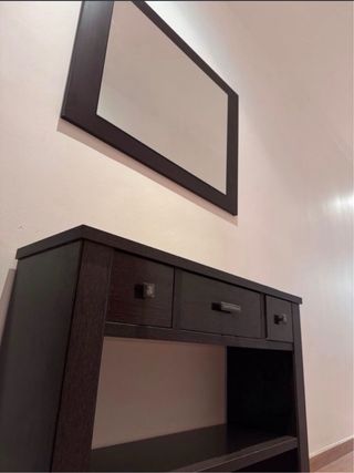 Recibidor y espejo madera oscuro