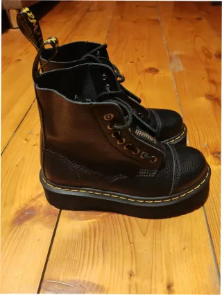 Botas Dr. Martens Talla 38 Piel Negra
