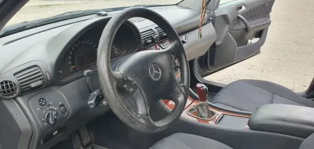 Mercedes-Benz Clase C 2004