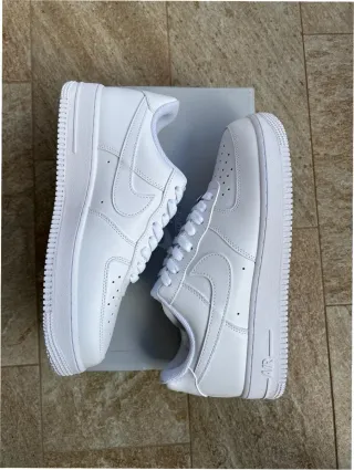 Nike Air Force 1 Low '07 Blancas Talla 37.5