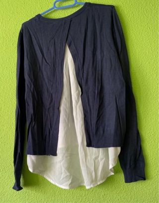 Jersey azul con capa blanca