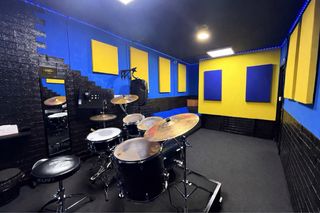 Sala de ensayo para bateristas