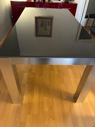 Mesa de comedor cristal y metal + 6 sillas a juego