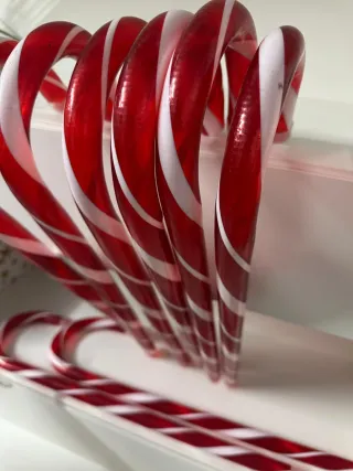 Bastones Navideños Rojos y Blancos