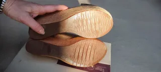 Sandalias cuña Clarks doradas talla 37