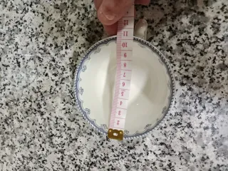 Taza de café de porcelana azul y blanca