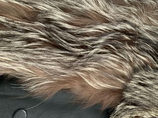 Chaqueta de cuero y pelo largo